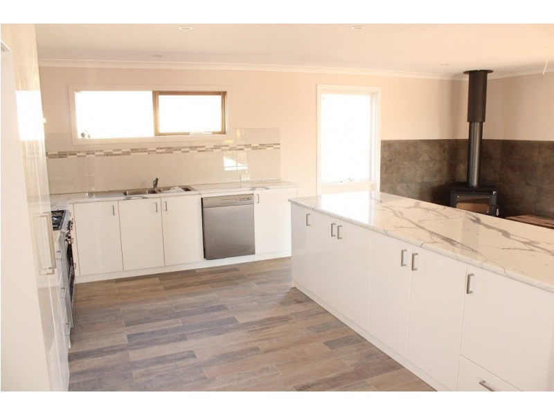 12 Winnindoo Avenue, Heyfield VIC 3858