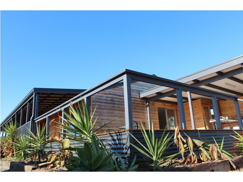 12 Winnindoo Avenue, Heyfield VIC 3858