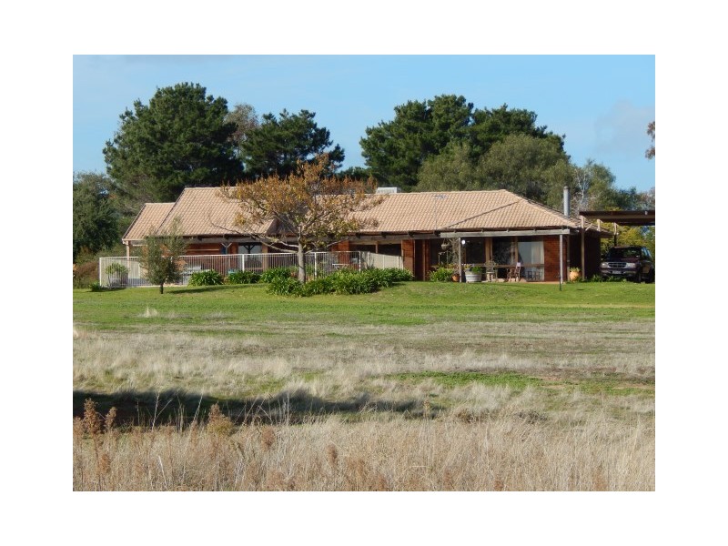 86 McGann Hill Rd, Chesney Vale VIC 3725