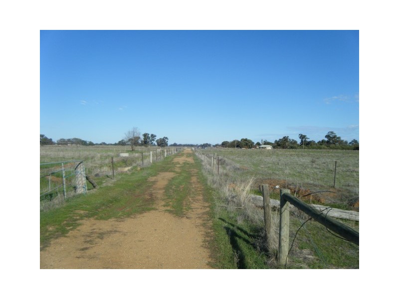 196 Beeson Rd, Echuca VIC 3564