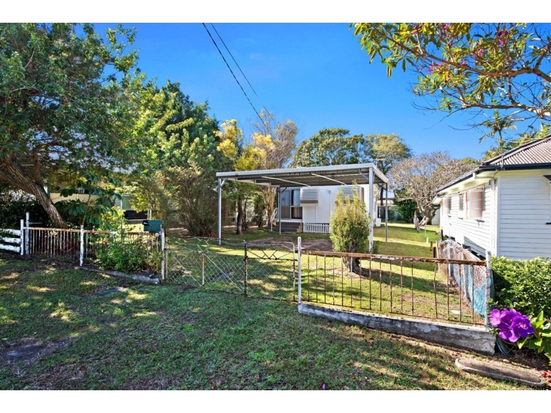 32 McLennan Street, Woody Point QLD 4019