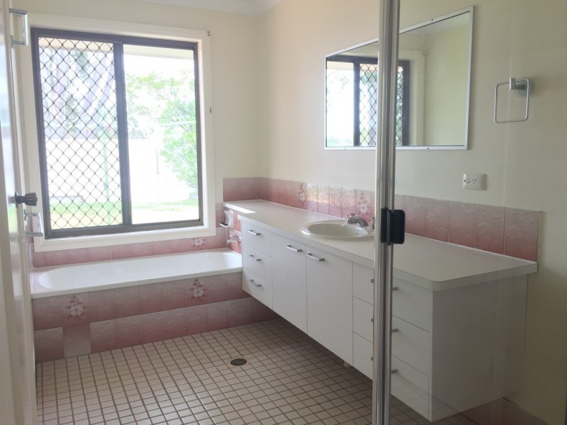 76 Cambridge Street, Rothwell QLD 4022