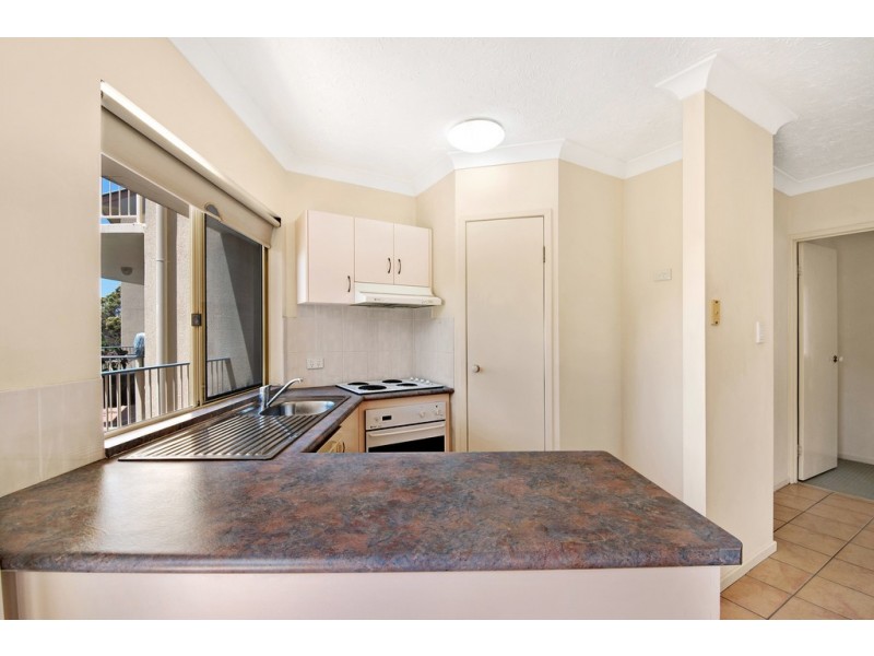 4/10 Caroline Street, Woody Point QLD 4019
