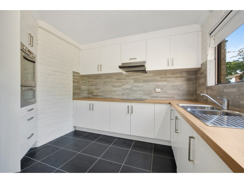 2/94-96 Oxley Avenue, Woody Point QLD 4019