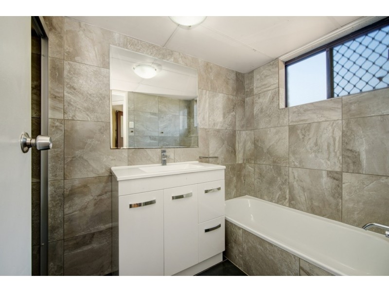 2/94-96 Oxley Avenue, Woody Point QLD 4019