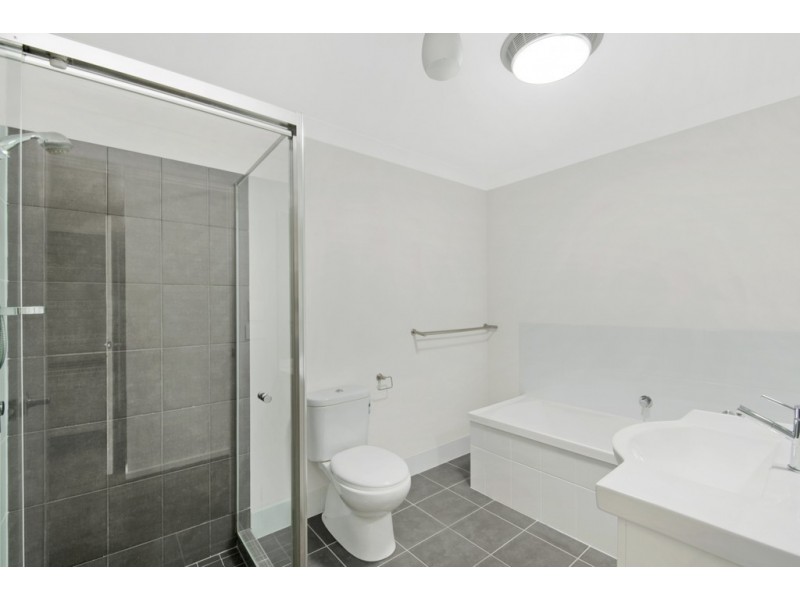 4/31 Mcaneny Street, Redcliffe QLD 4020