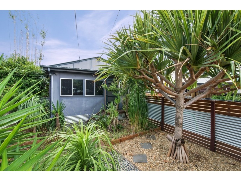 19 Inglis Street, Woody Point QLD 4019