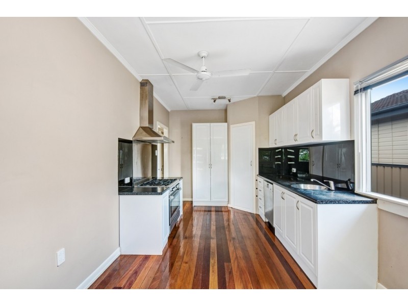 19 Inglis Street, Woody Point QLD 4019