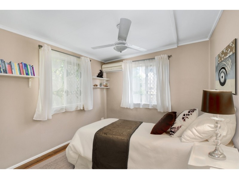 19 Inglis Street, Woody Point QLD 4019