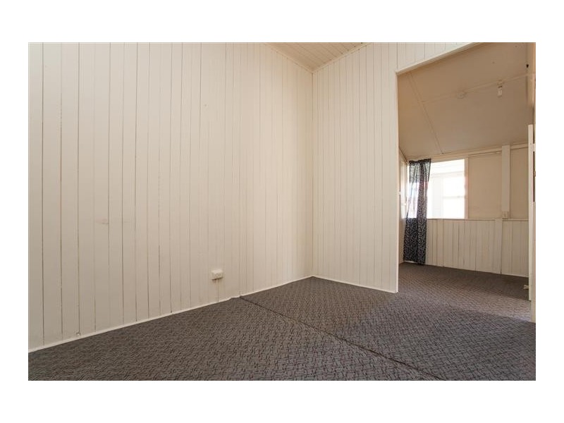 4/4 McCulloch Avenue, Margate QLD 4019