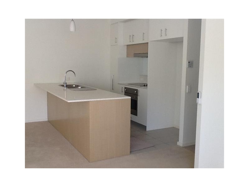 1/142 Prince Edward Parade, Scarborough QLD 4020