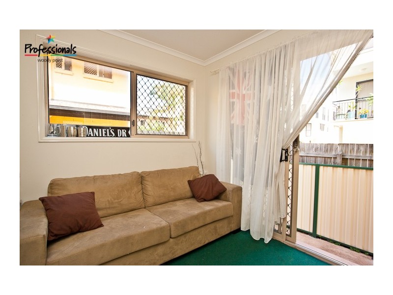 6/19  Ellen Street, Woody Point QLD 4019