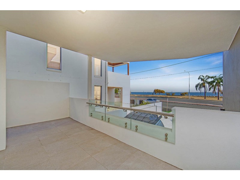 1/214 Hornibrook Esplanade, Woody Point QLD 4019