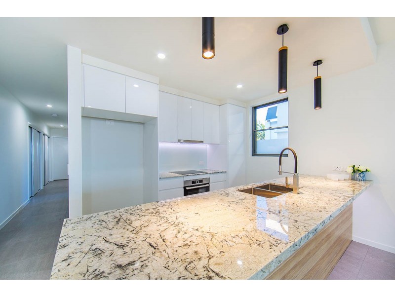 1/214 Hornibrook Esplanade, Woody Point QLD 4019