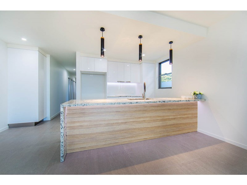 1/214 Hornibrook Esplanade, Woody Point QLD 4019