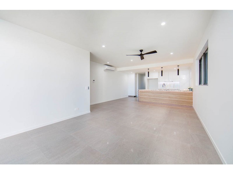 1/214 Hornibrook Esplanade, Woody Point QLD 4019