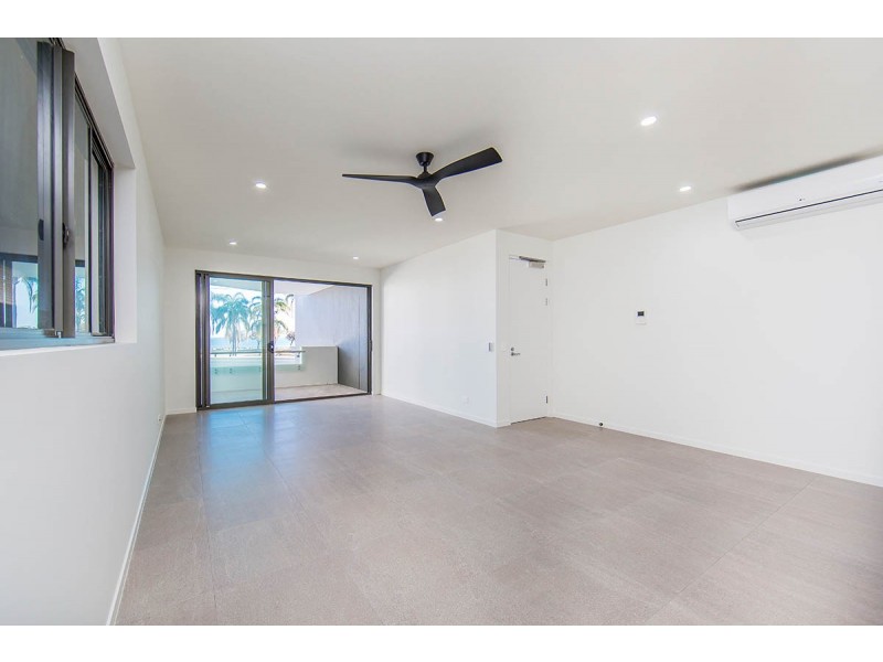 1/214 Hornibrook Esplanade, Woody Point QLD 4019