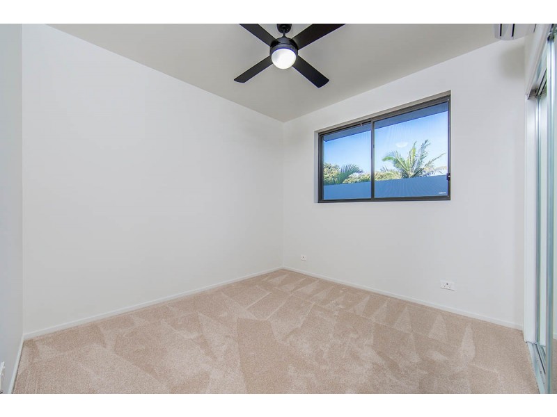 1/214 Hornibrook Esplanade, Woody Point QLD 4019