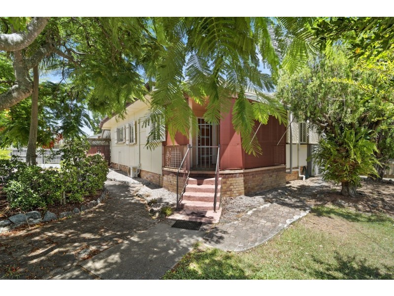 73 Georgina Street, Woody Point QLD 4019