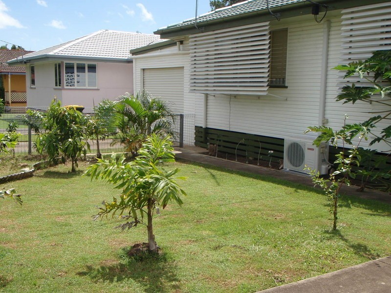 2 Wright Street, Redcliffe QLD 4020