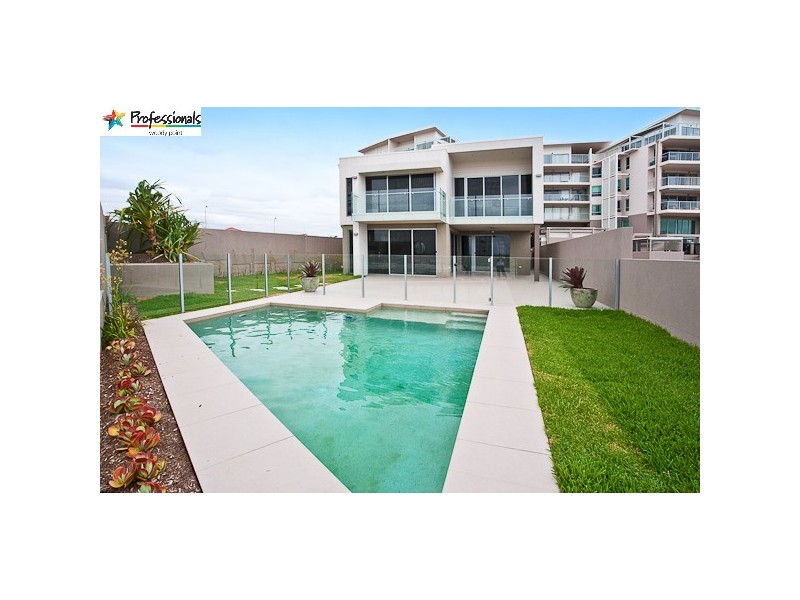 2B Osbourne Street, Scarborough QLD 4020