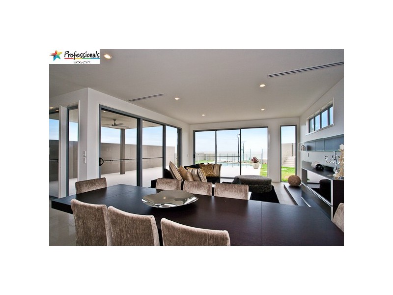 2B Osbourne Street, Scarborough QLD 4020