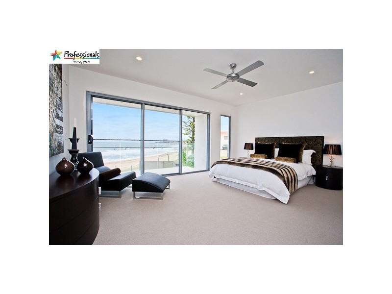 2B Osbourne Street, Scarborough QLD 4020