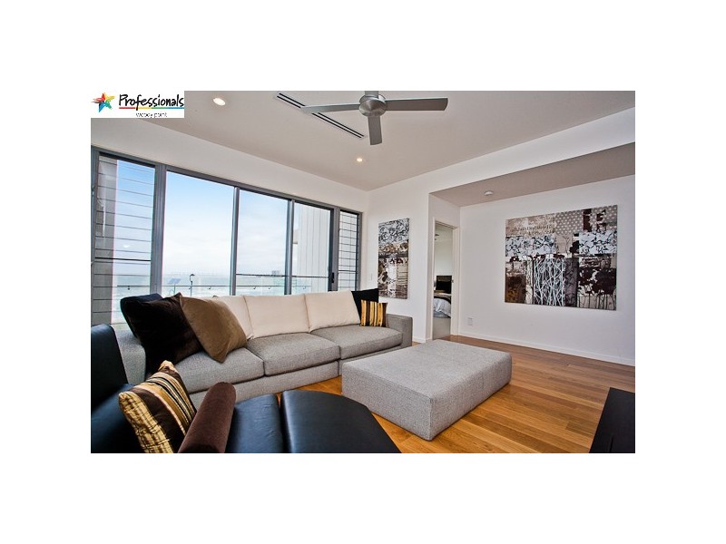 2B Osbourne Street, Scarborough QLD 4020