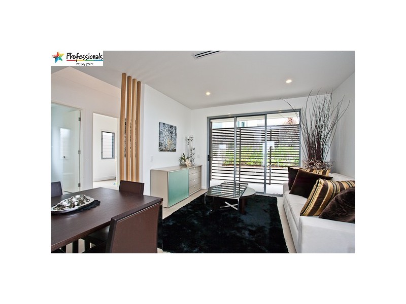 2B Osbourne Street, Scarborough QLD 4020