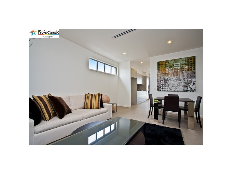 2B Osbourne Street, Scarborough QLD 4020