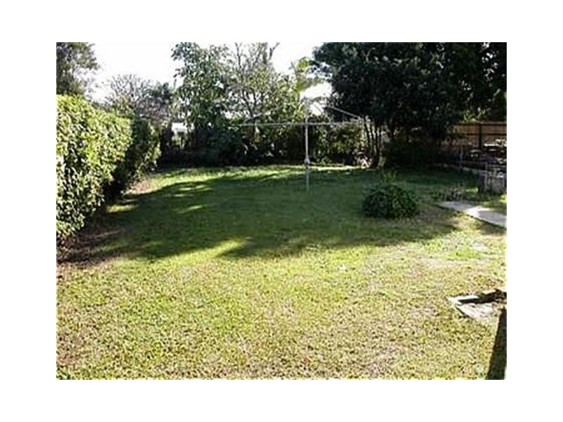 35 McLennan Street, Woody Point QLD 4019