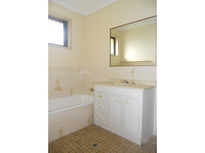 4/27 Caroline Street, Woody Point QLD 4019