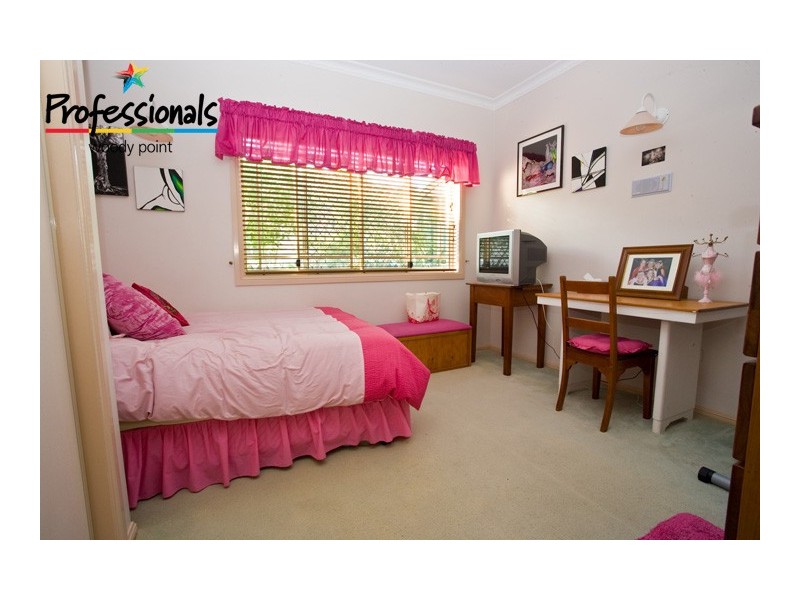 6 Fleetwing Avenue, Newport QLD 4020