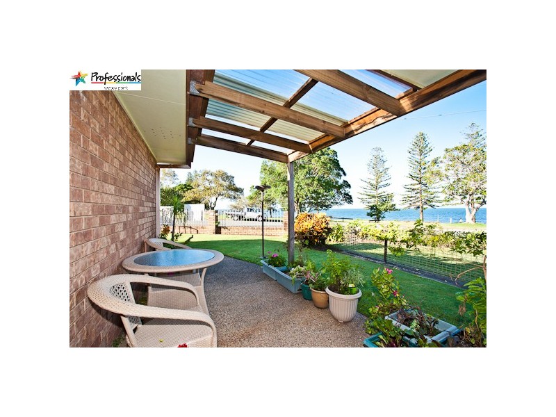 19 Kennedy Esplanade, Scarborough QLD 4020
