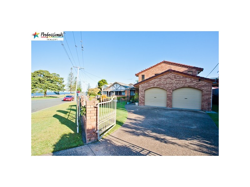 19 Kennedy Esplanade, Scarborough QLD 4020