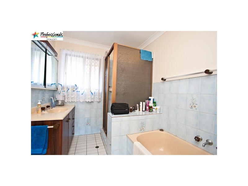 19 Kennedy Esplanade, Scarborough QLD 4020