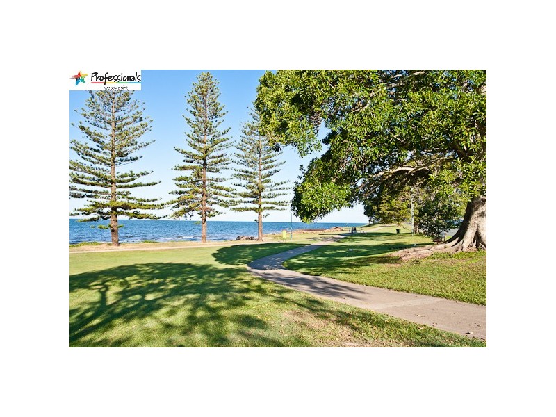 19 Kennedy Esplanade, Scarborough QLD 4020