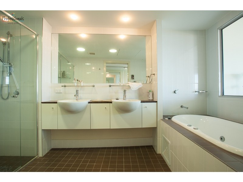 17/146 Prince Edward Parade, Scarborough QLD 4020