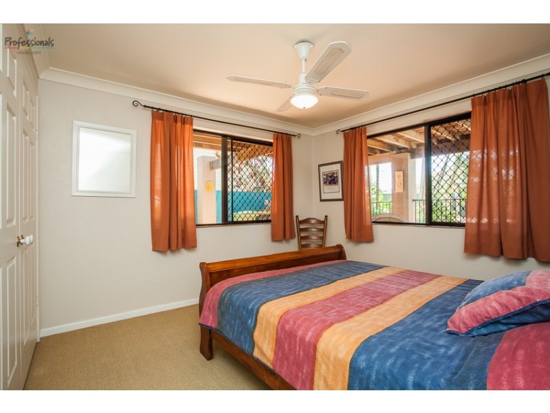 60 Oyster Point Esplanade, Scarborough QLD 4020