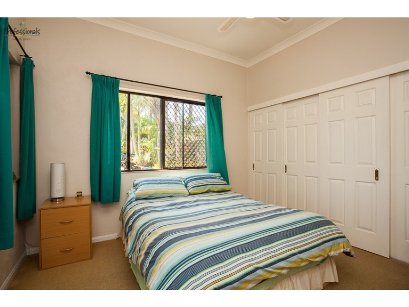 60 Oyster Point Esplanade, Scarborough QLD 4020