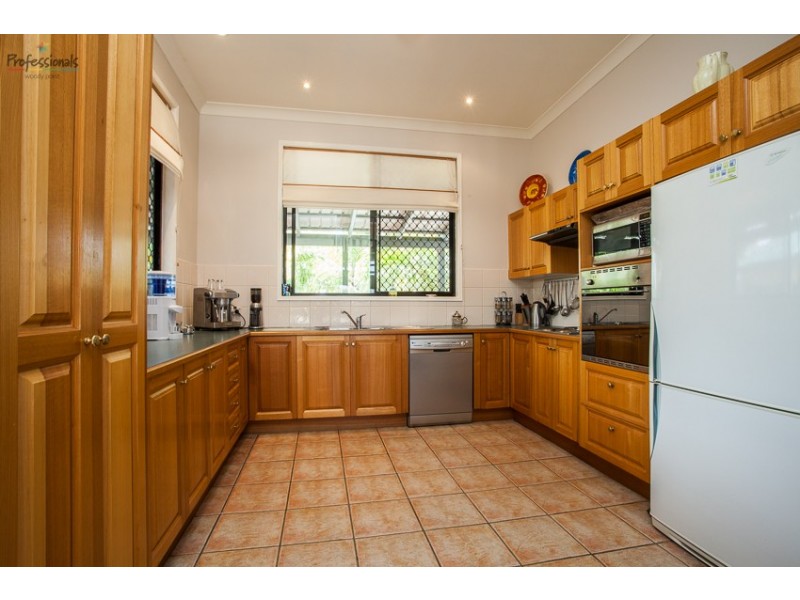 60 Oyster Point Esplanade, Scarborough QLD 4020