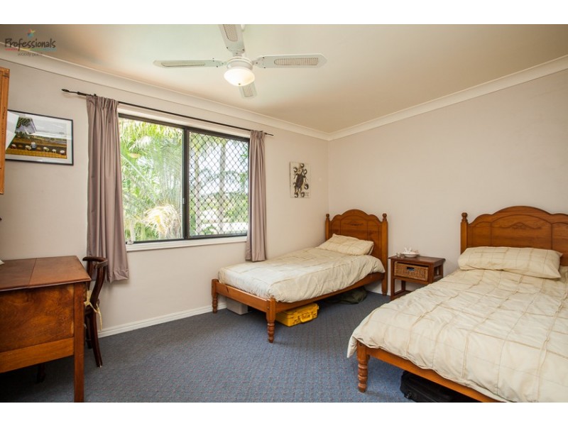 60 Oyster Point Esplanade, Scarborough QLD 4020