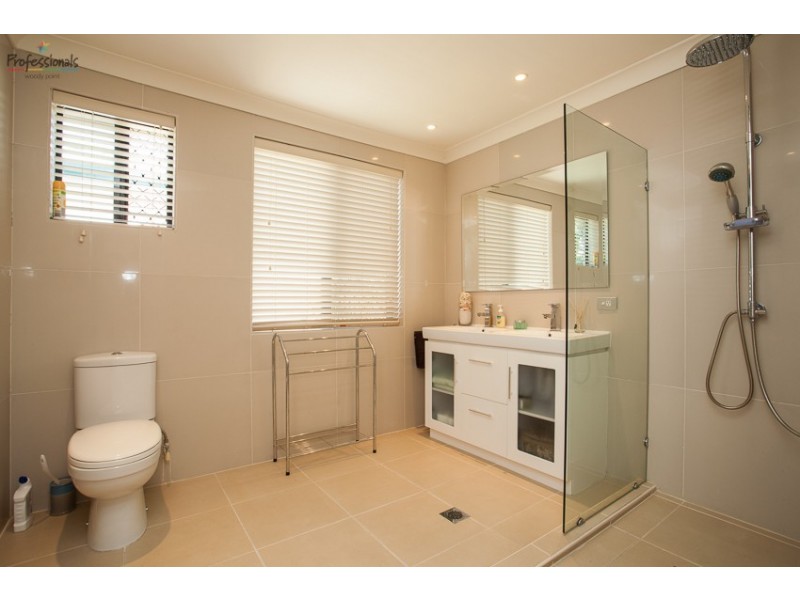 60 Oyster Point Esplanade, Scarborough QLD 4020