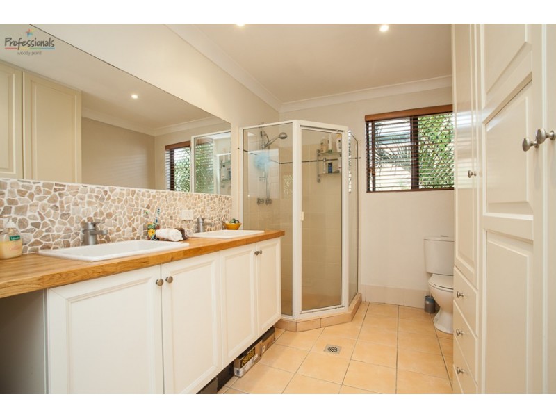 60 Oyster Point Esplanade, Scarborough QLD 4020