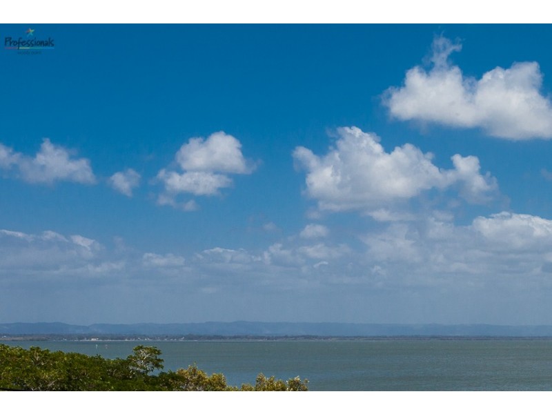 60 Oyster Point Esplanade, Scarborough QLD 4020