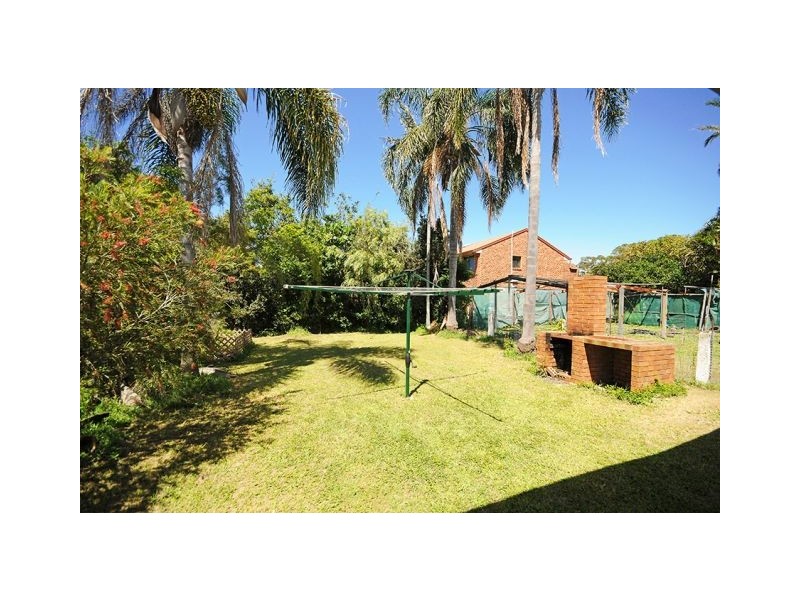 37 Bell Street, Woody Point QLD 4019