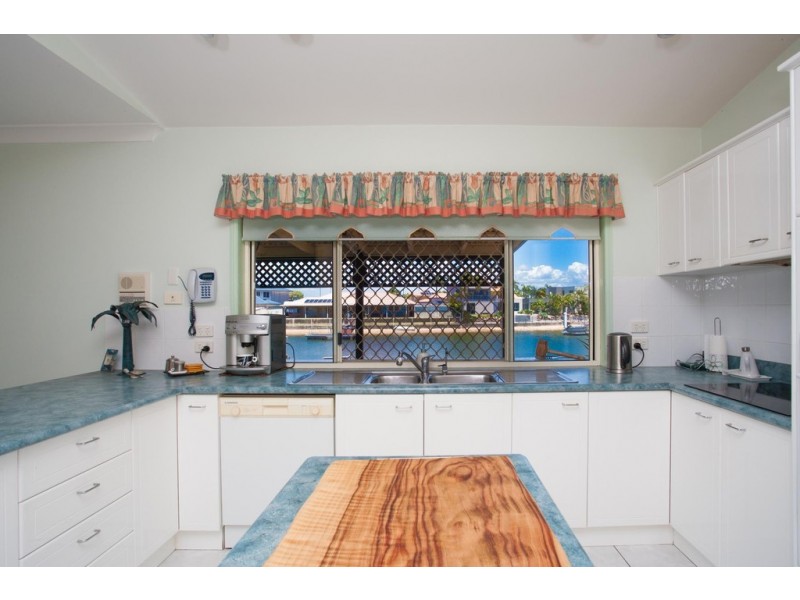 10 Eagle Court, Newport QLD 4020