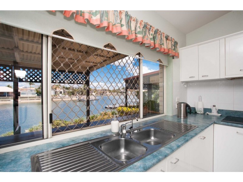 10 Eagle Court, Newport QLD 4020