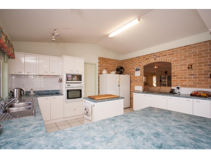 10 Eagle Court, Newport QLD 4020