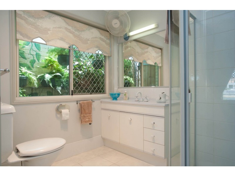10 Eagle Court, Newport QLD 4020